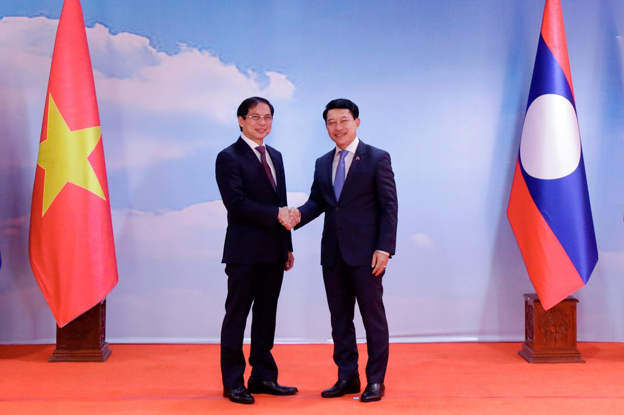 Viet Nam, Laos hold ninth foreign ministerial-level consultation meeting