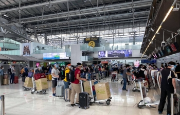 Nearly 300 Vietnamese citizens return from Thailand amid COVID-19 pandemic