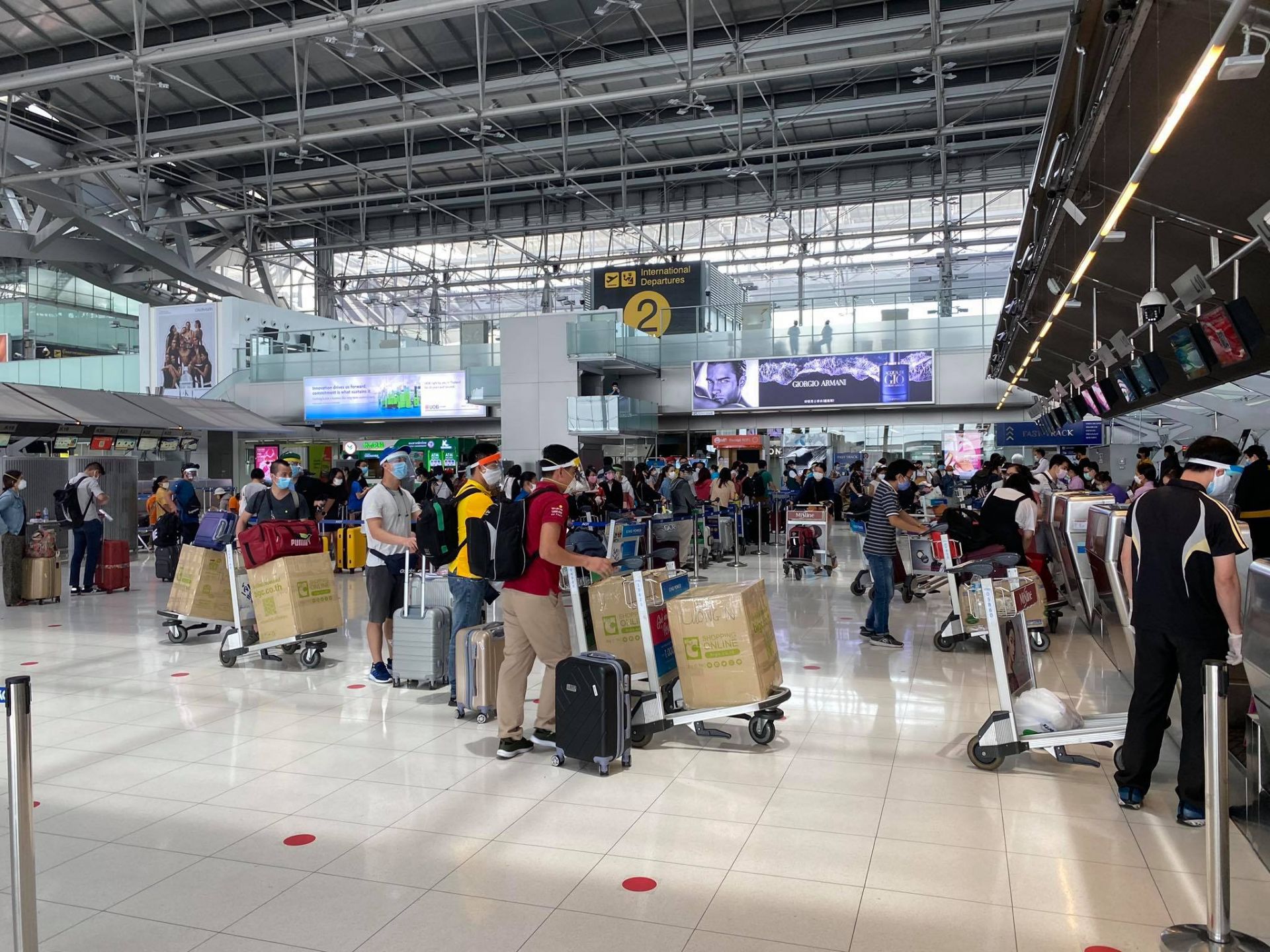 nearly 300 vietnamese citizens return from thailand amid covid 19 pandemic
