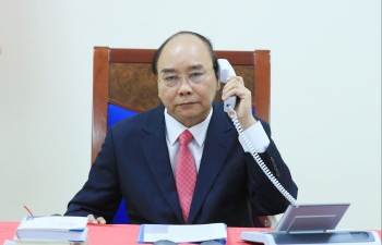 Prime Minister Nguyen Xuan Phuc holds phone talk with Singaporean counterpart