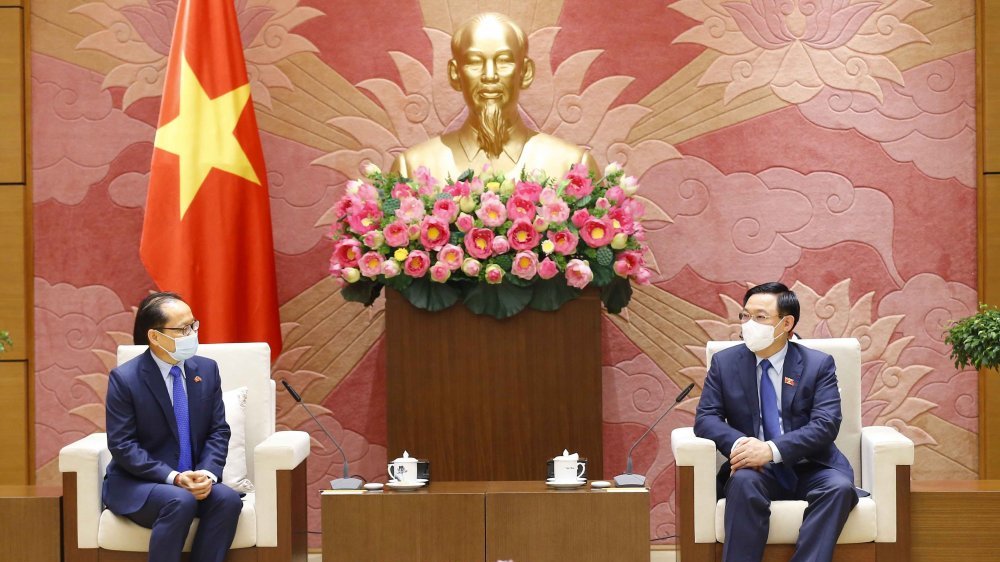 Viet Nam gives high priority to relations with Cambodia: Top legislator Vuong Dinh Hue
