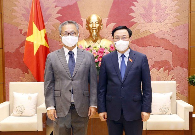 Top legislator Vuong Dinh Hue hosts Japanese Ambassador
