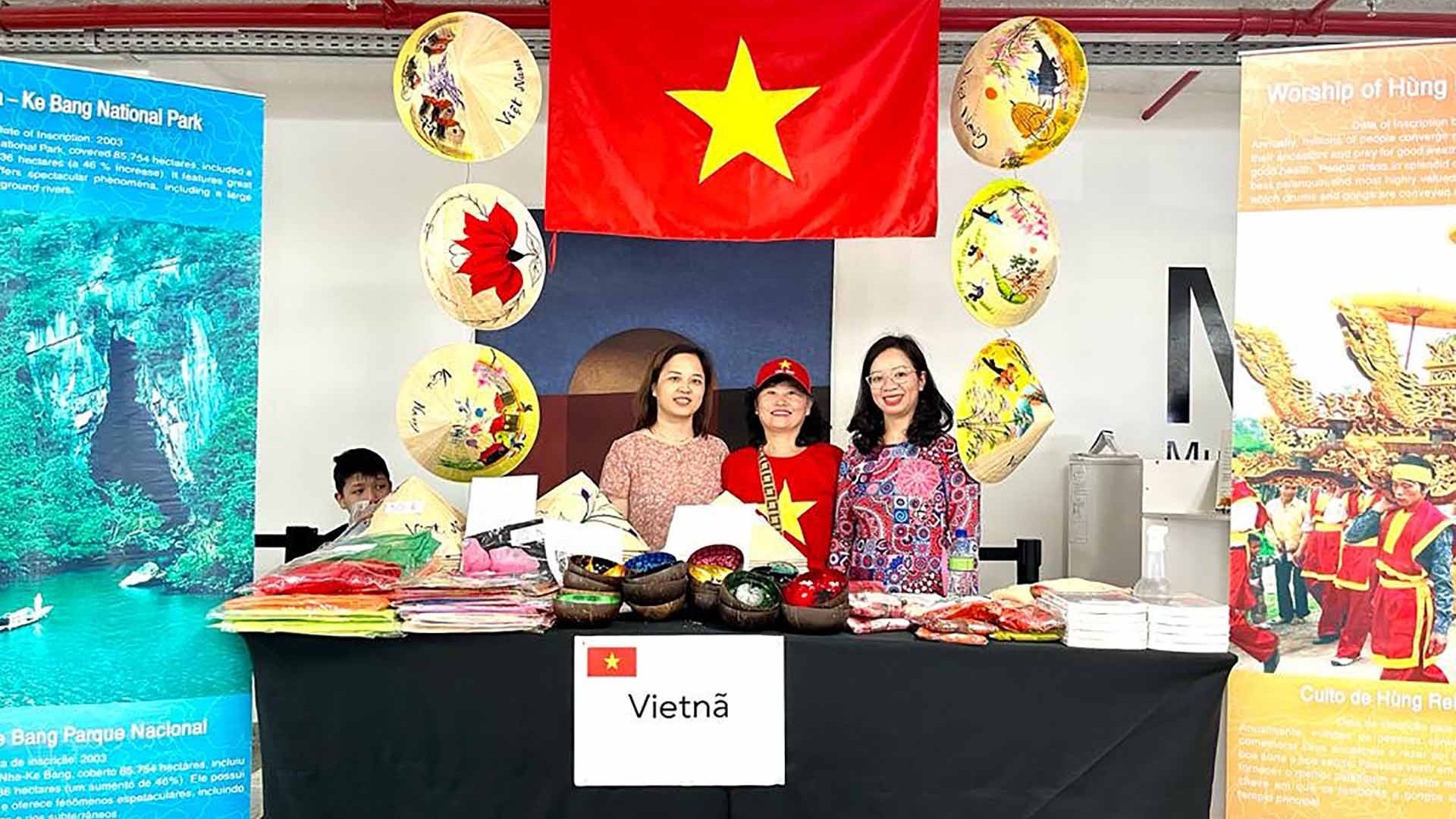 Vietnamese handicrafts and traditional cuisine displayed at Brazil’s International Bazaar