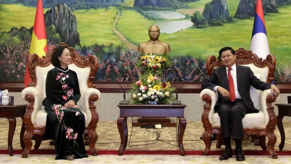 High-ranking Vietnamese Party delegation visits Laos