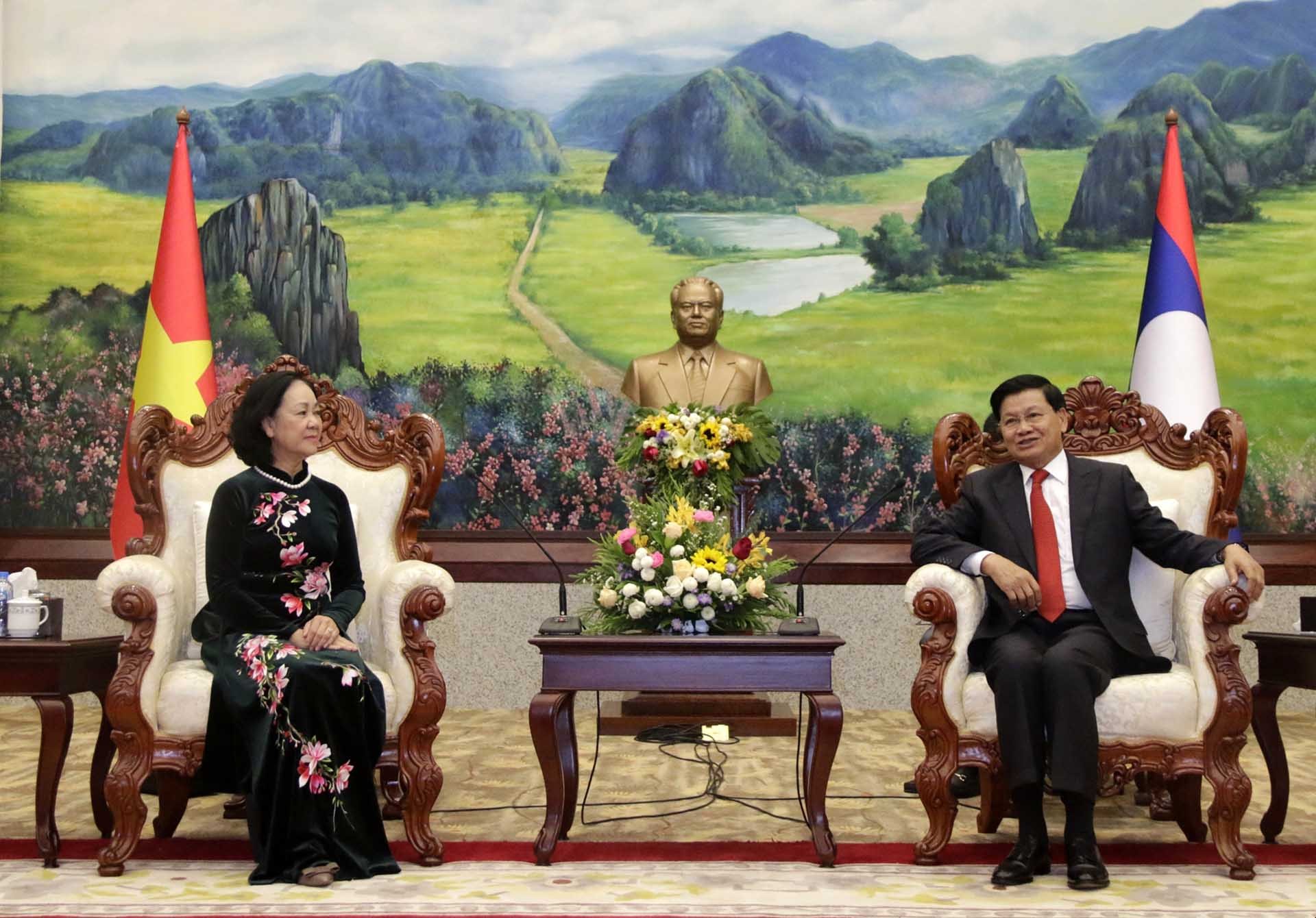 Tổng Bí thư, Chủ tịch nước Lào Thonglon Sisoulith tiếp Trưởng ban Tổ chức Trung ương Trương Thị Mai. (Nguồn: TTXVN)