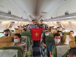 More than 300 Vietnamese citizens brought home from Malaysia