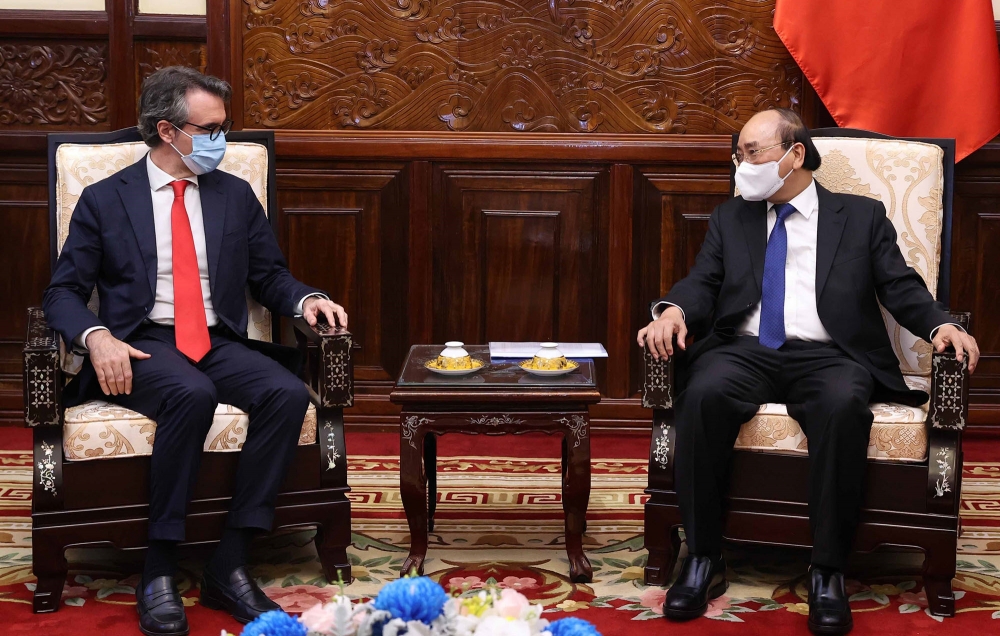 Chủ tịch nước Nguyễn Xuân Phúc tiếp ông Giorgio Aliberti, Đại sứ, Trưởng phái đoàn Liên minh châu Âu(EU) tại Việt Nam. (Nguồn: TTXVN)