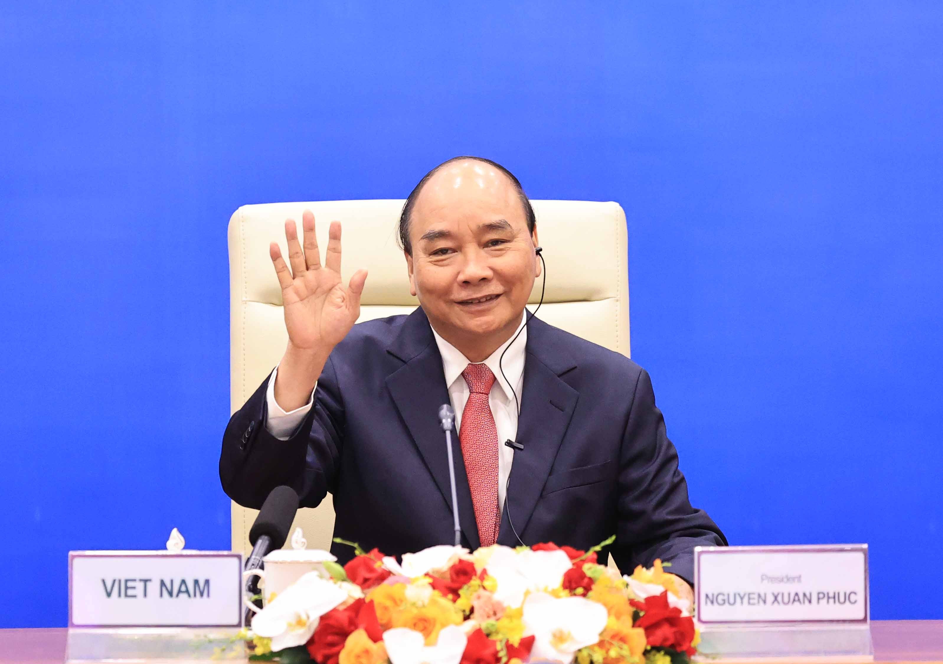 Chủ tịch nước Nguyễn Xuân Phúc tham dự cuộc họp không chính thức các nhà lãnh đạo kinh tế APEC.