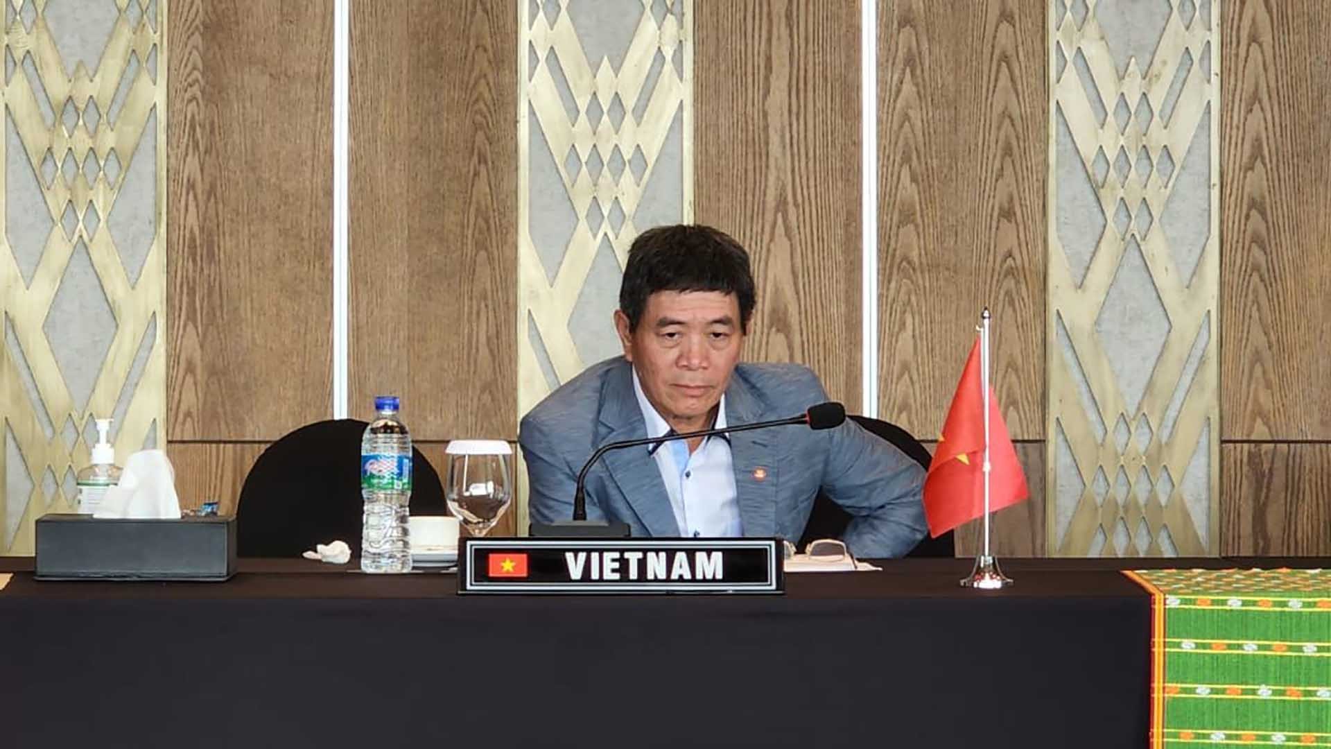 Đại sứ Nguyễn Hải Bằng, Trưởng Phái đoàn Việt Nam tại ASEAN dẫn đầu đoàn Việt Nam tham dự cuộc họp.