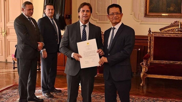 Uruguayan President hails Vietnam's role and position in international arena
