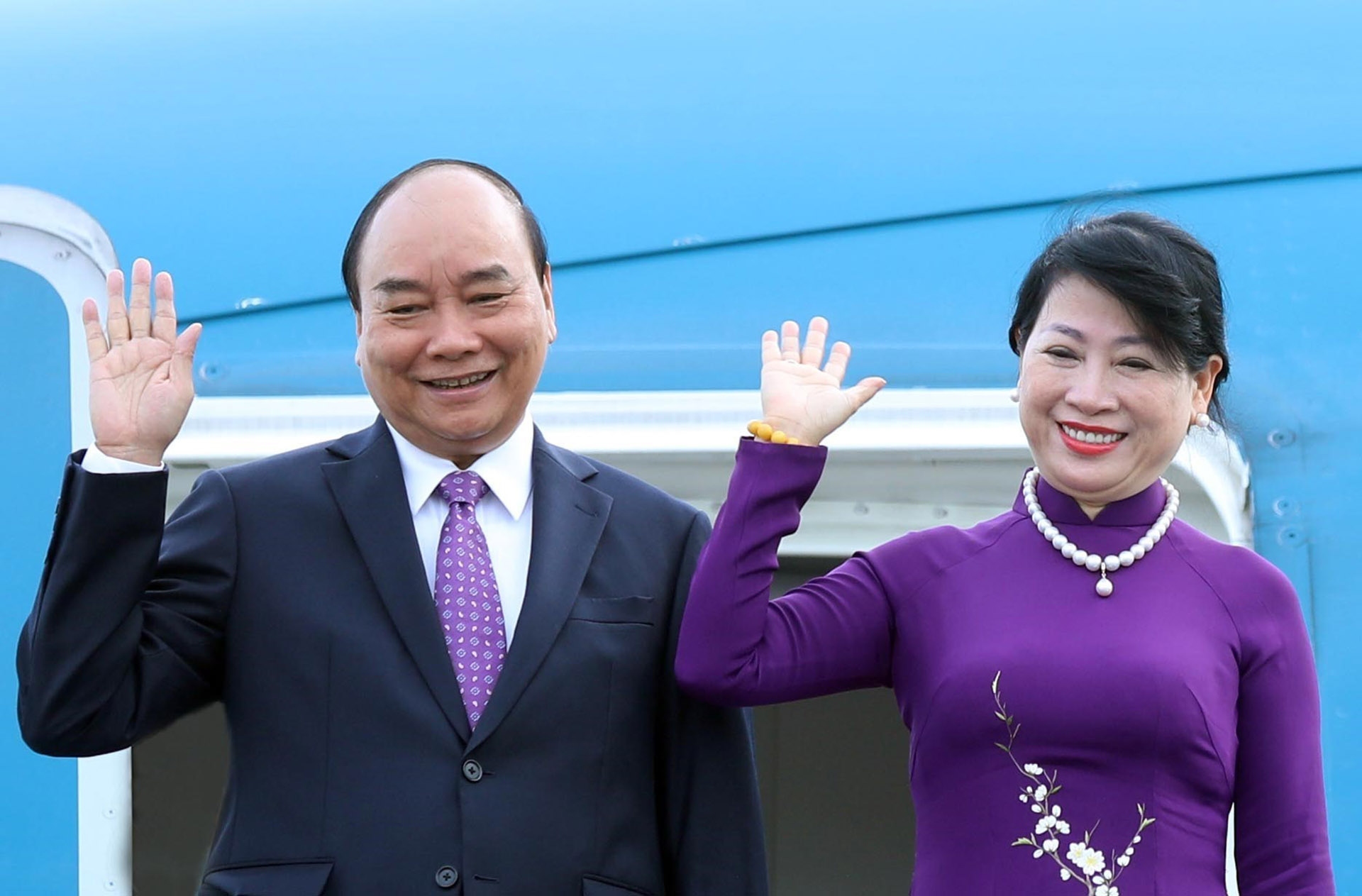 President Nguyen Xuan Phuc leaves for official visit to Laos