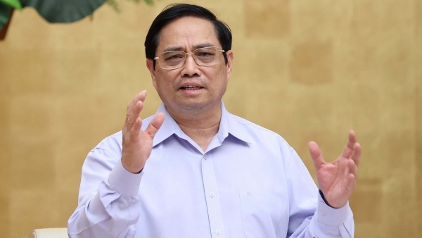 Prime Minister Pham Minh Chinh asks for people's further engagement in COVID-19 fight
