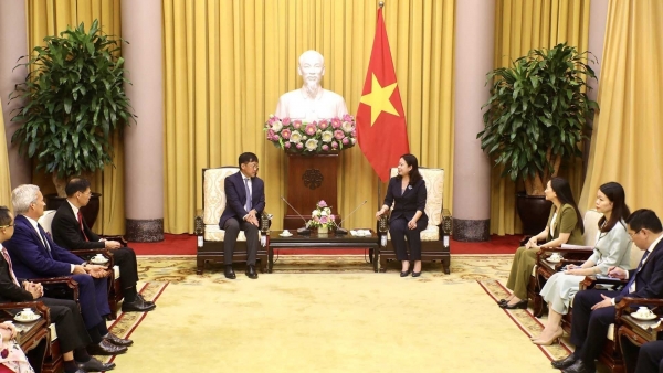 Vice President Vo Thi Anh Xuan received AIA President and CEO