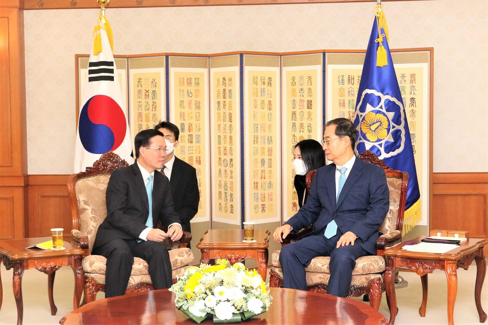 Thủ tướng Hàn Quốc Han Duck-soo tiếp Thường trực Ban Bí thư Võ Văn Thưởng. (Nguồn: TTXVN)