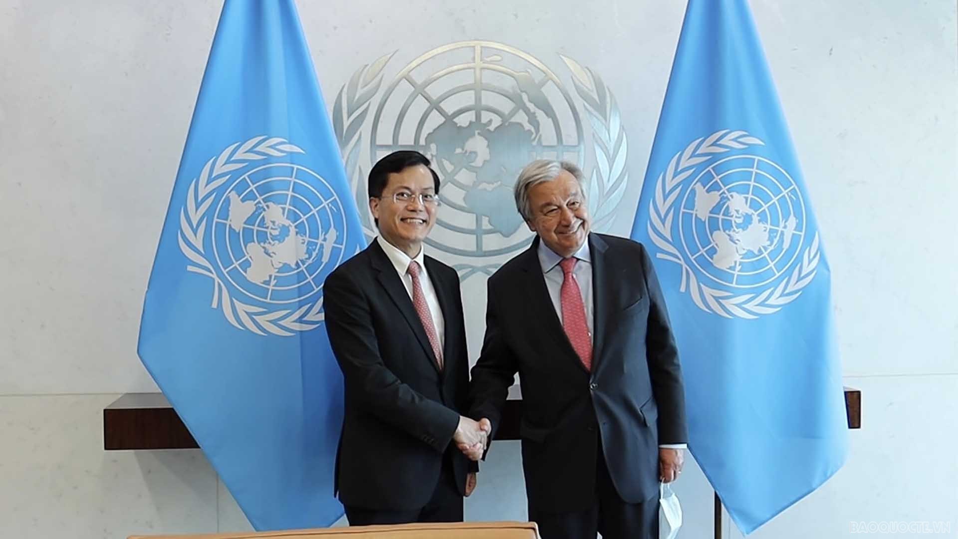 Thứ trưởng Ngoại giao Hà Kim Ngọc gặp và làm việc với Tổng thư ký LHQ Antonio Guterres.