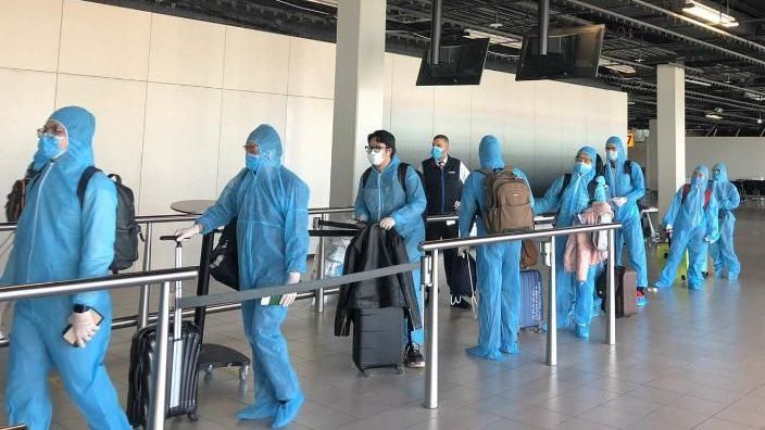 Over 350 Vietnamese citizens return from US, Japan