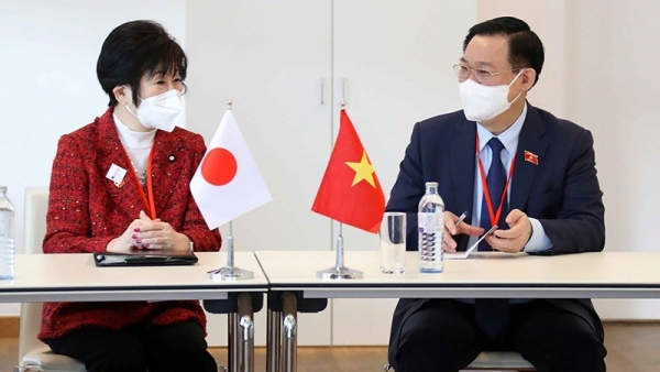 Top legislator Vuong Dinh Hue meets with Japan’s upper house chief in Austria