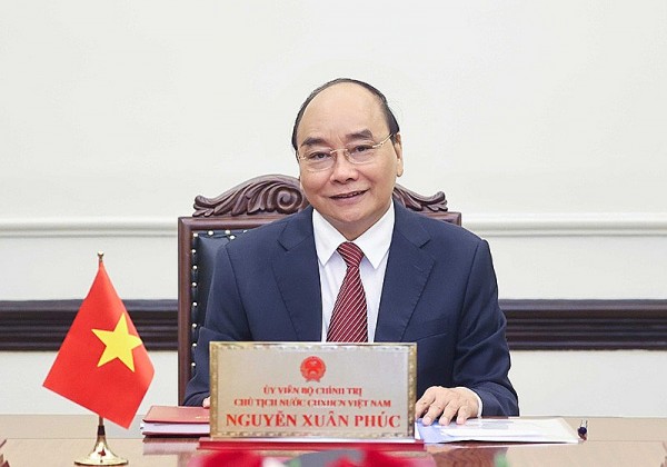President Nguyen Xuan Phuc holds phone talk with Russian counterpart