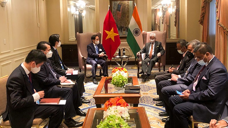 Foreign Minister Bui Thanh Son meets foreign counterparts in New York