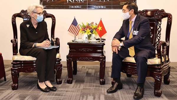 Vietnamese FM Bui Thanh Son holds bilateral meetings with foreign diplomats