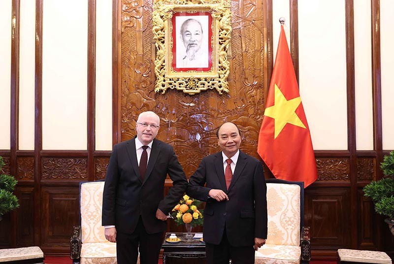 President Nguyen Xuan Phuc welcomes new ambassadors of Uruguay, Finland, Austria
