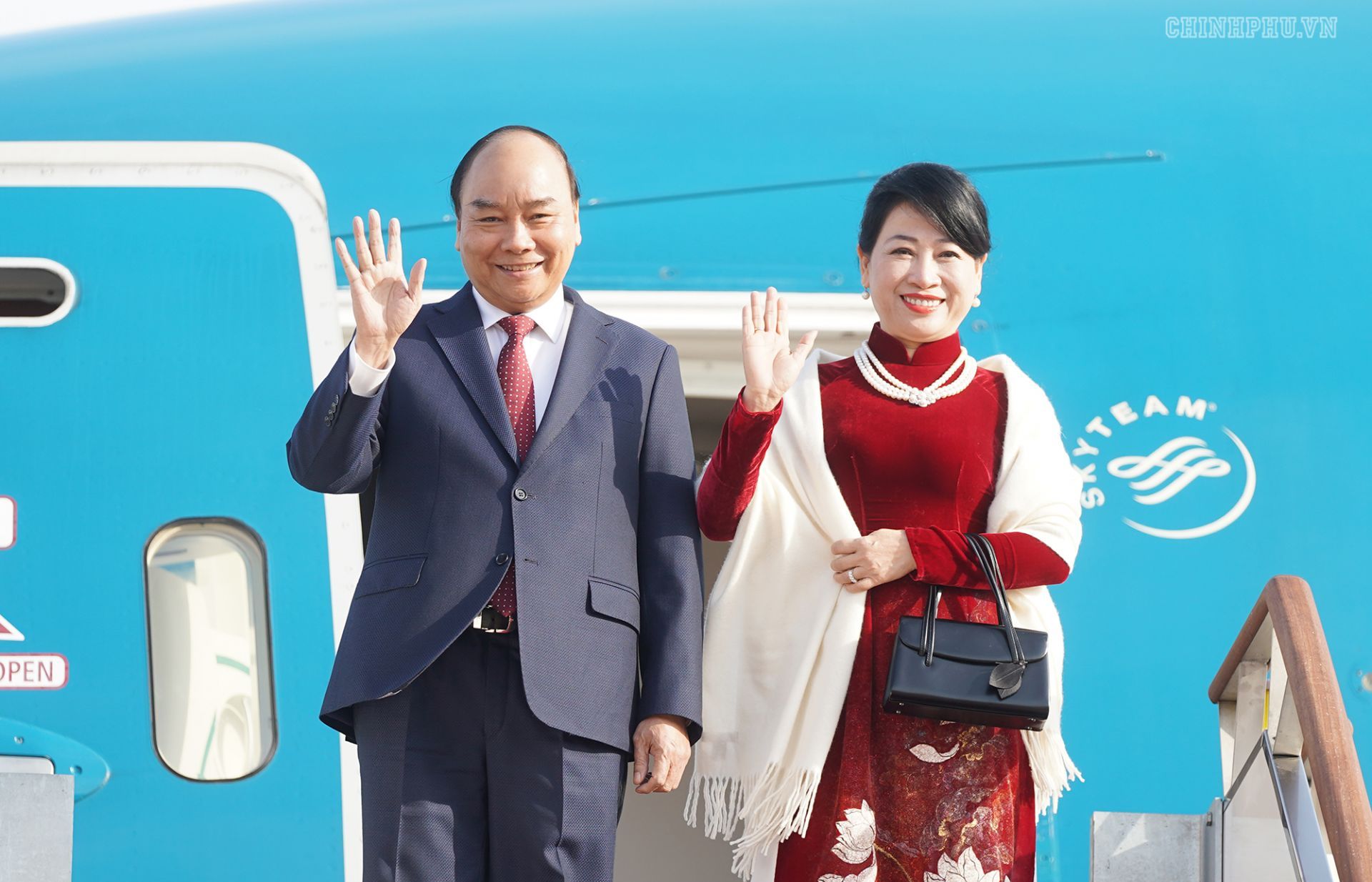 PM Nguyen Xuan Phuc begins official visit to Republic of Korea