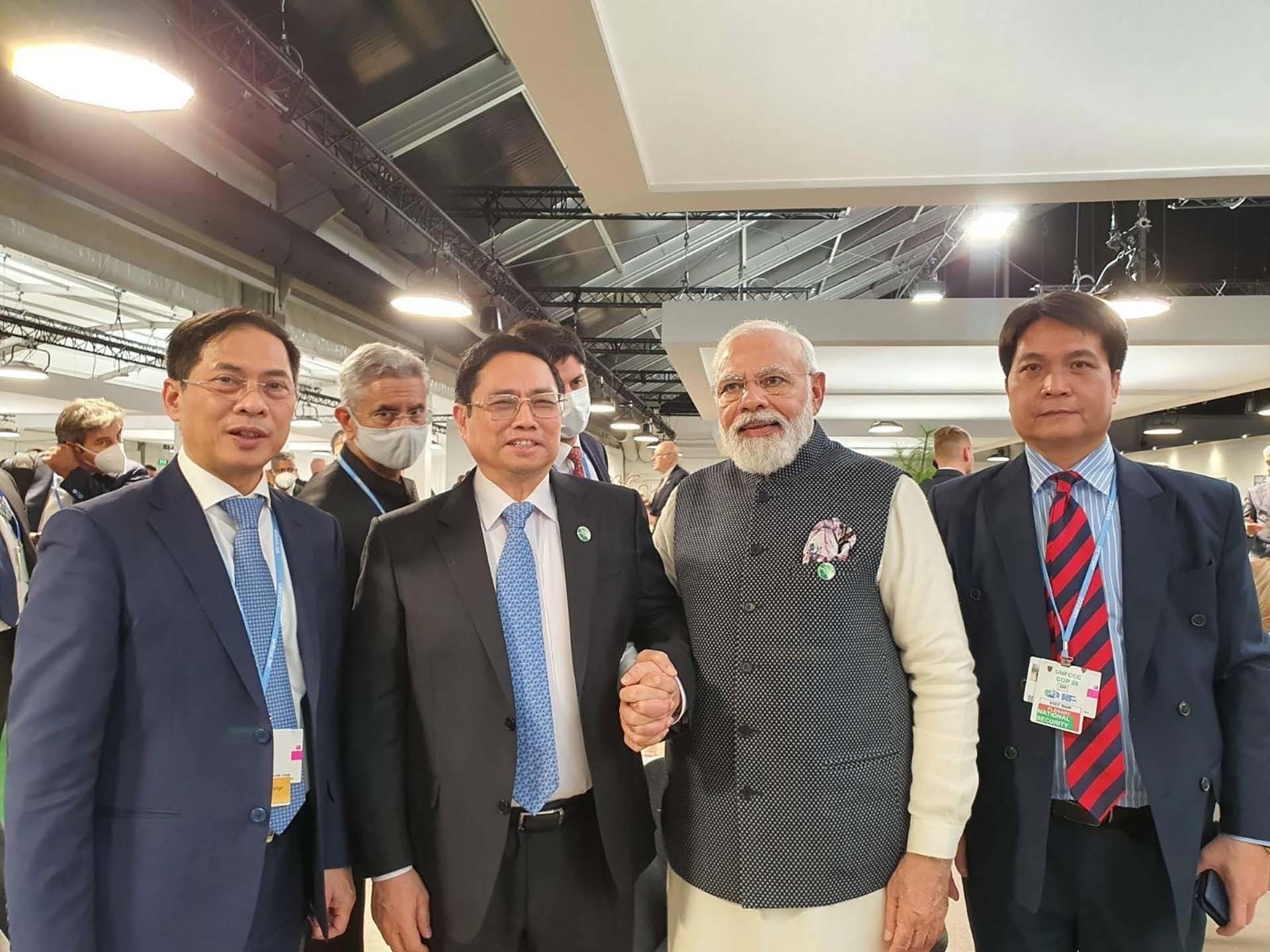 Prime Minister Pham Minh Chinh meets leaders of foreign nations, organisations on sidelines of COP26