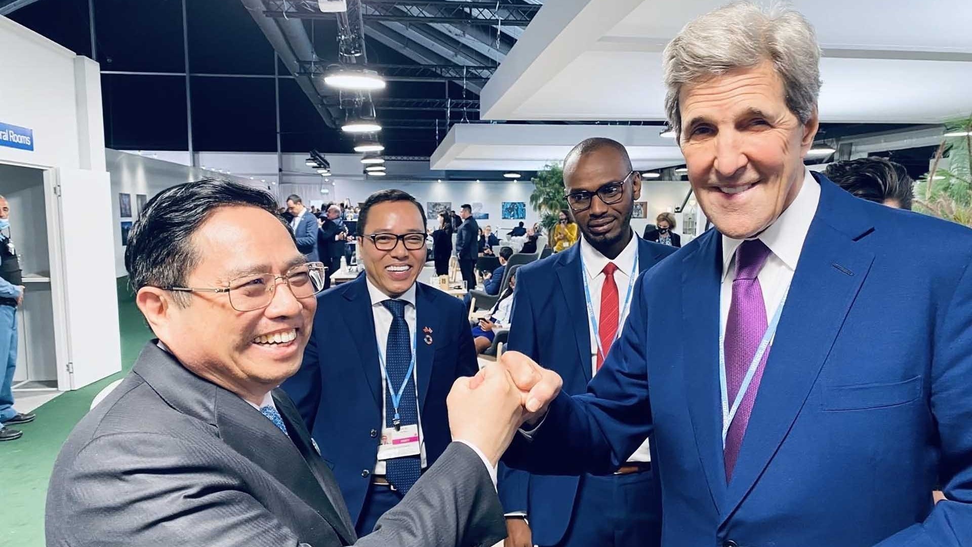 Prime Minister Pham Minh Chinh meets leaders of foreign nations, organisations on sidelines of COP26