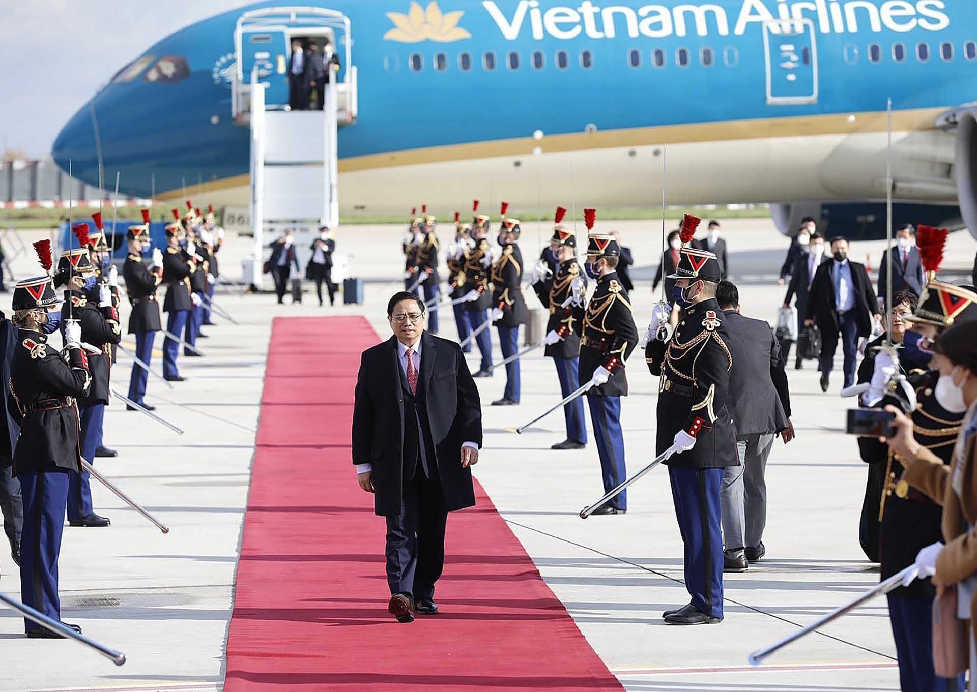 Prime Minister Pham Minh Chinh begins official visit to France
