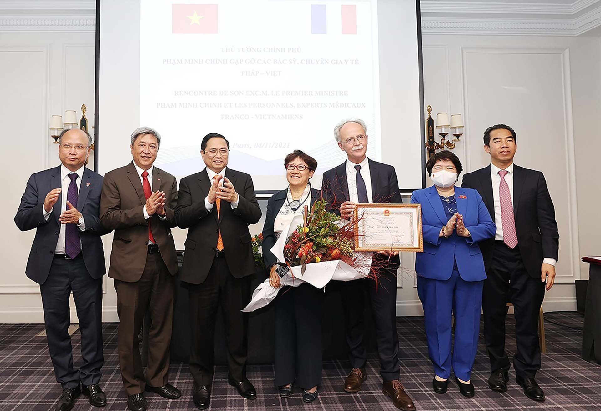 Prime Minister Pham Minh Chinh continues activities in Paris