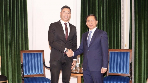 Vietnamese FM receives Honorary Consul of Viet Nam in Switzerland