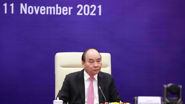 President Nguyen Xuan Phuc attends dialogue between APEC leaders and ABAC