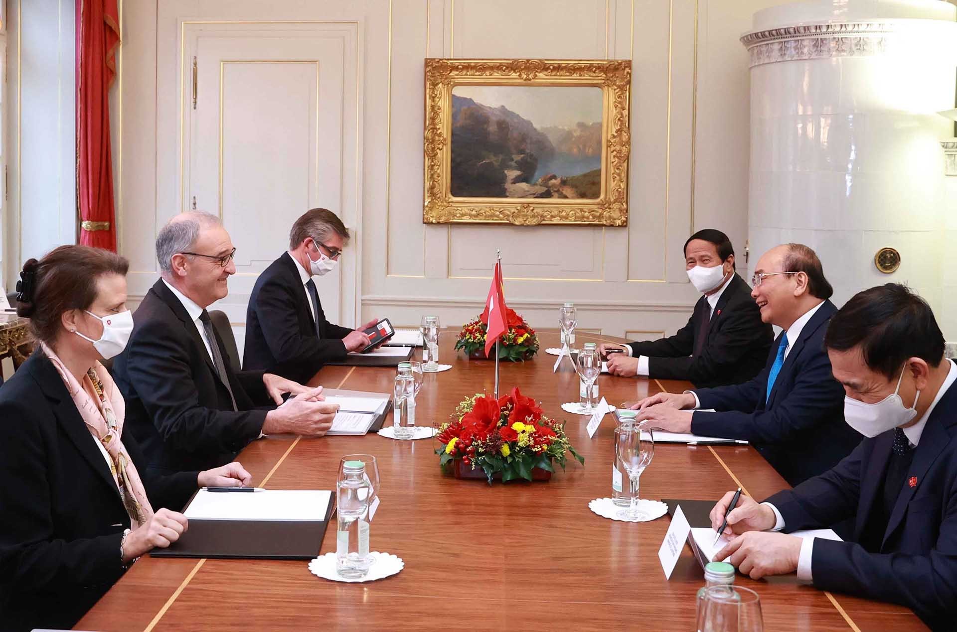 Chủ tịch nước Nguyễn Xuân Phúc hội đàm với Tổng thống Liên bang Thụy Sỹ Guy Parmelin. (Nguôn : TTXVN)