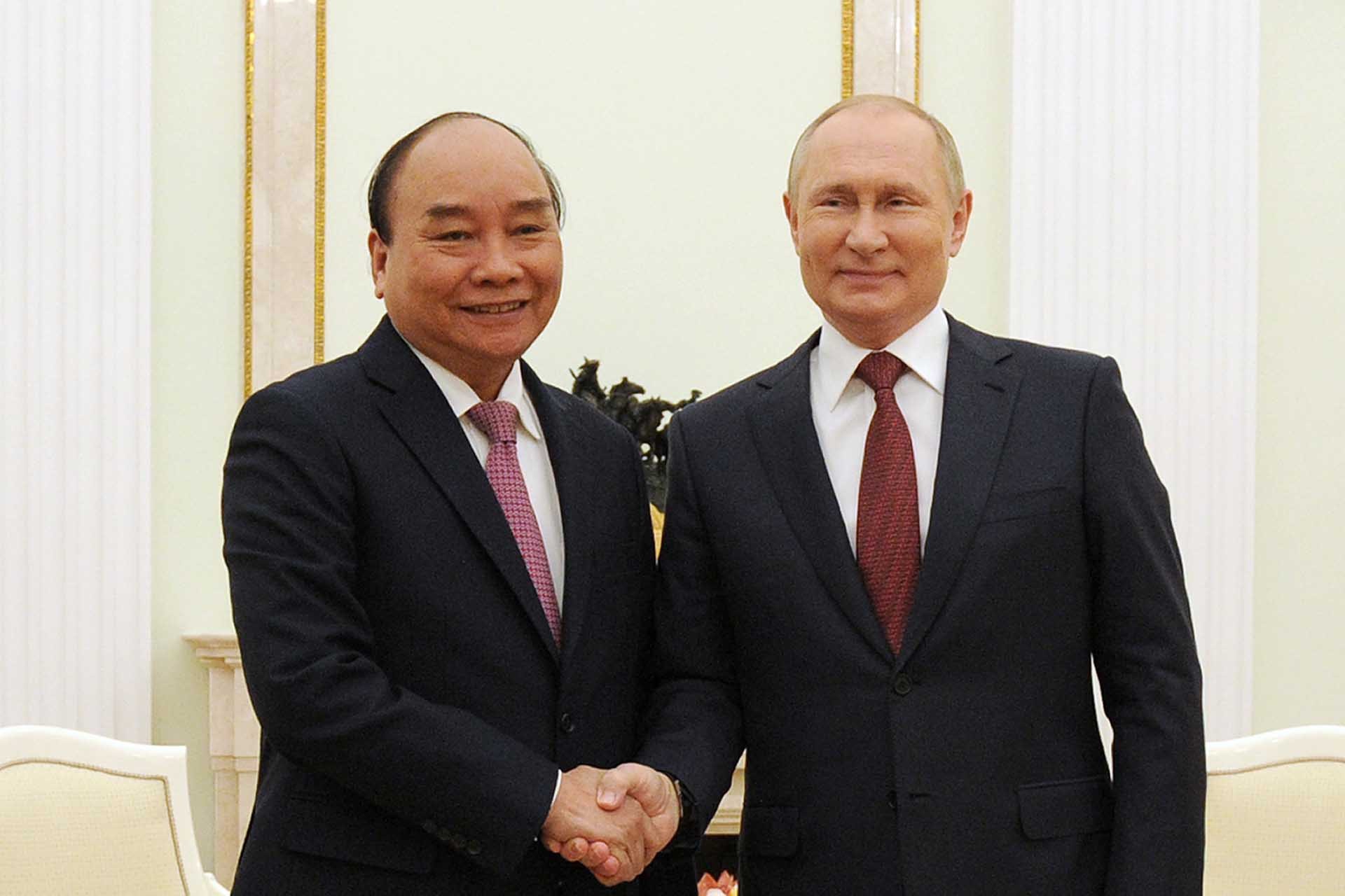 President Nguyen Xuan Phuc holds talks with Russian counterpart Vladimir Putin