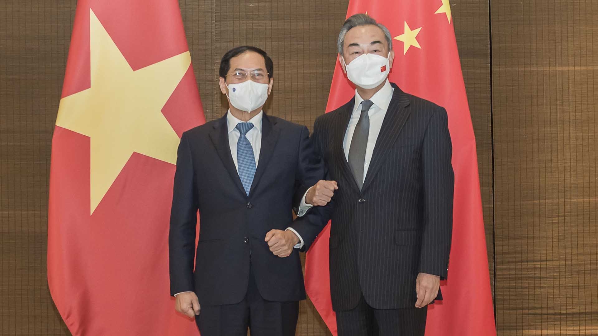 Vietnam, China seek to bolster bilateral ties