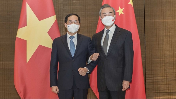 Viet Nam, China seek to bolster bilateral ties