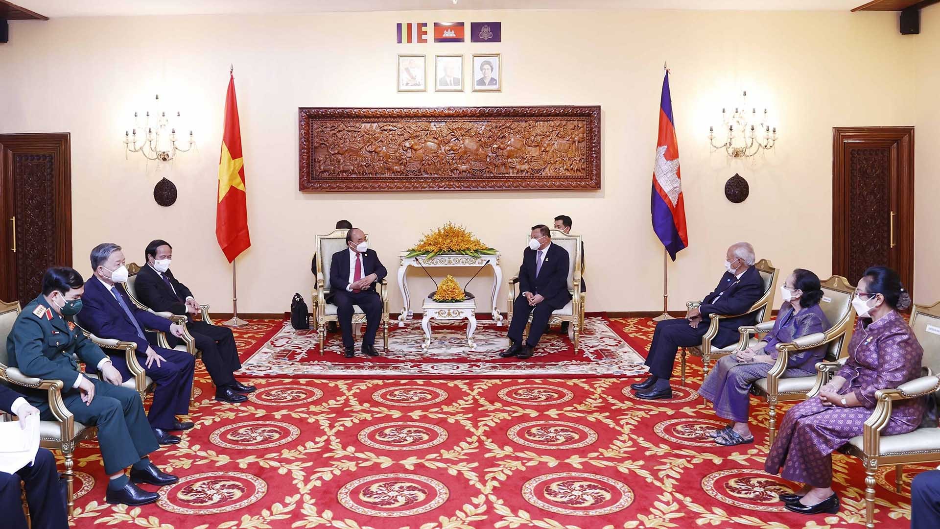 Chủ tịch nước Nguyễn Xuân Phúc tiếp Chủ tịch Thượng viện Campuchia Say Chhum. (Nguồn: TTXVN) Chủ tịch nước Nguyễn Xuân Phúc tiếp Chủ tịch Thượng viện Campuchia Say Chhum. (Nguồn: TTXVN)