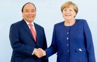 prime minister nguyen xuan phuc meets with dutch investors
