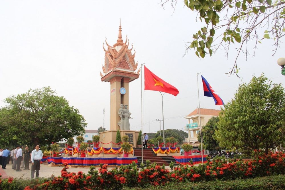 A Vietnam-Cambodia Friendship Monument was inaugurated in Kampong Cham province, Cambodia, on January 28th, 2020.