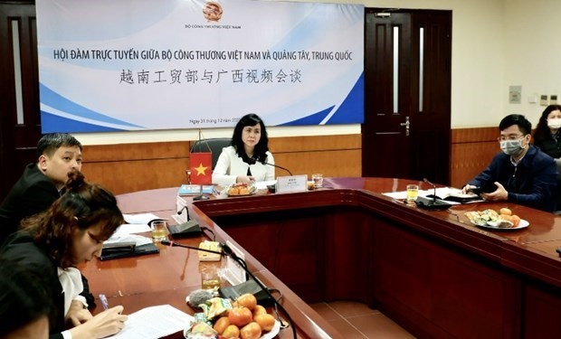 The cargo congestion was debated during the online talks between the Asia - Africa Market Department under the Vietnamese Ministry of Industry and Trade (MoIT), authorities of the northern border provinces of Lang Son, Quang Ninh and Cao Bang, and Guangxi province’s Department of Commerce. (Photo: VNA)