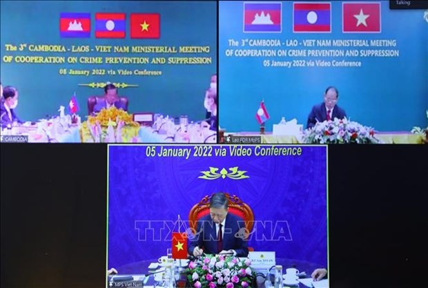 Minister of Public Security General To Lam, Cambodian Deputy Prime Minister and Minister of the Interior Samdech Krolahom Sar Kheng and Lao Minister of Public Security General Vilay Lakhamphong met virtually on January 5. (Photo: VNA)