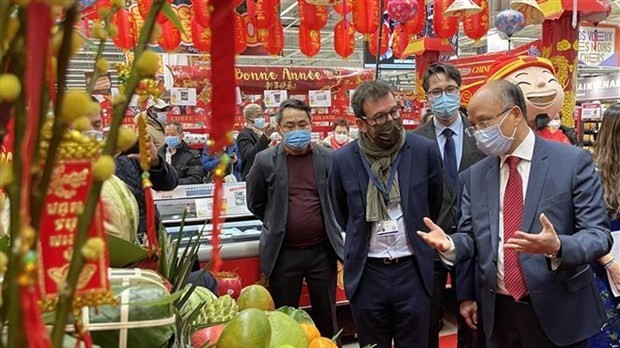 French hypermarket introduces Viet Nam’s cuisine, commodities