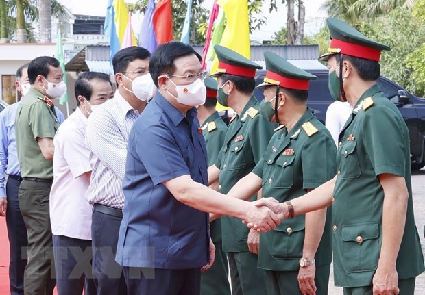 National Assembly Chairman Vuong Dinh Hue visits U Minh 2 Battalion. (Photo: VNA)