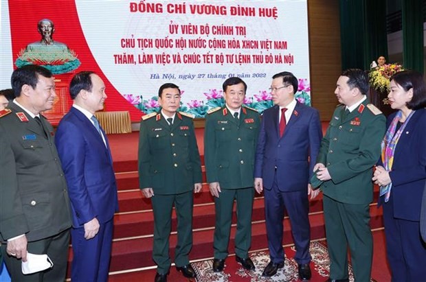 National Assembly Chairman pays pre-Tet visits to Hanoi Capital High Command, Mobile Police High Command