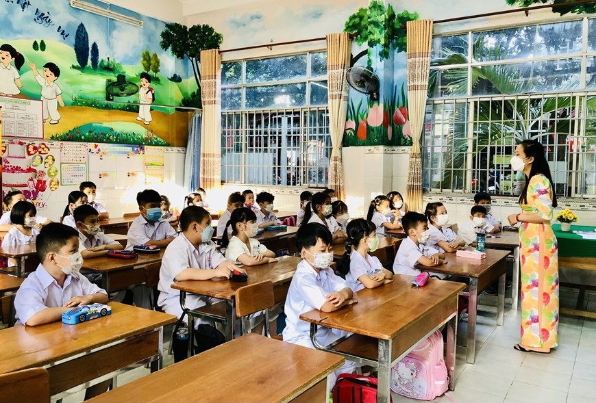 Pupils of Ngo Quyen primary school in Can Tho city attend class after a long time of online learning due to COVID-19. (Photo: VNA)