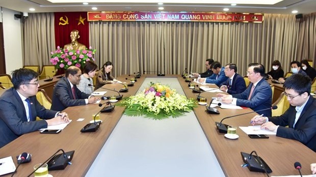 Ha Noi seeks stronger cooperation with Singapore