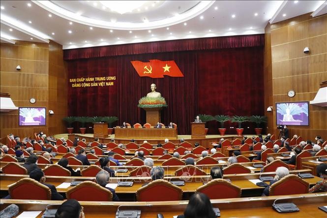 Politburo meets with former Party, State leaders. (Photo: VNA)