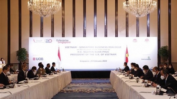 Vietnamese, Singaporean firms sign cooperation deals worth nearly 11 billion USD