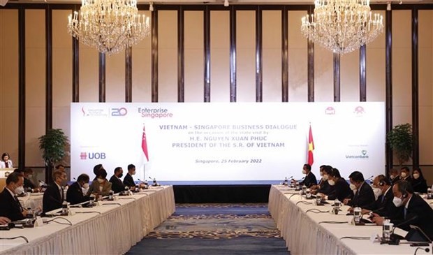 Vietnamese, Singaporean firms sign cooperation deals worth nearly 11 billion USD. (Photo: VNA)