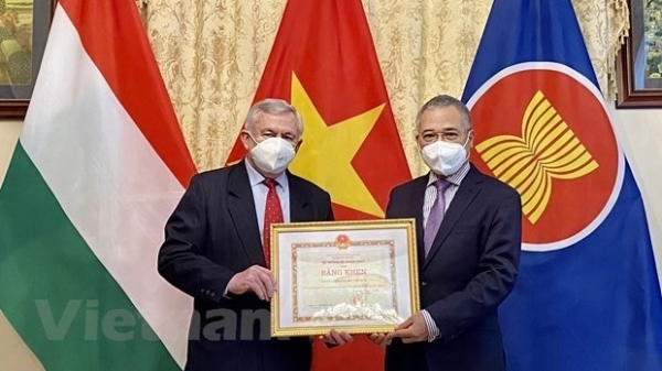 Hungary-Viet Nam Friendship Association leaders honoured